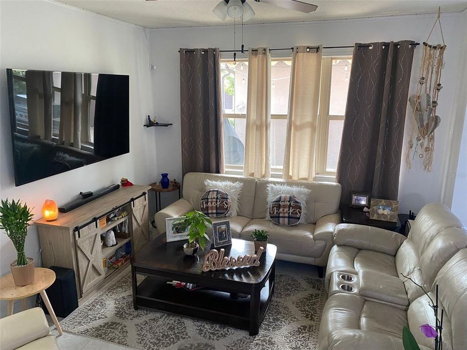 出租: $2,800 (3 贝兹, 2 浴室, 2110 平方英尺)