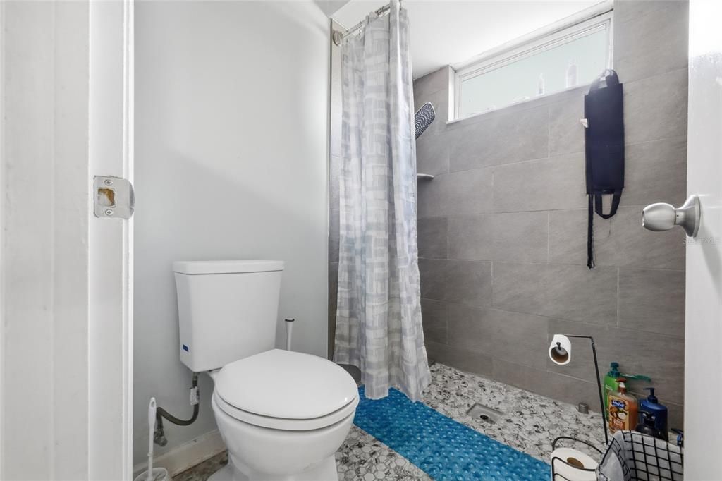 Activo con contrato: $385,000 (4 camas, 2 baños, 1775 Pies cuadrados)