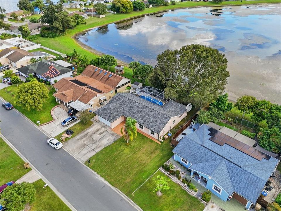 Activo con contrato: $385,000 (4 camas, 2 baños, 1775 Pies cuadrados)