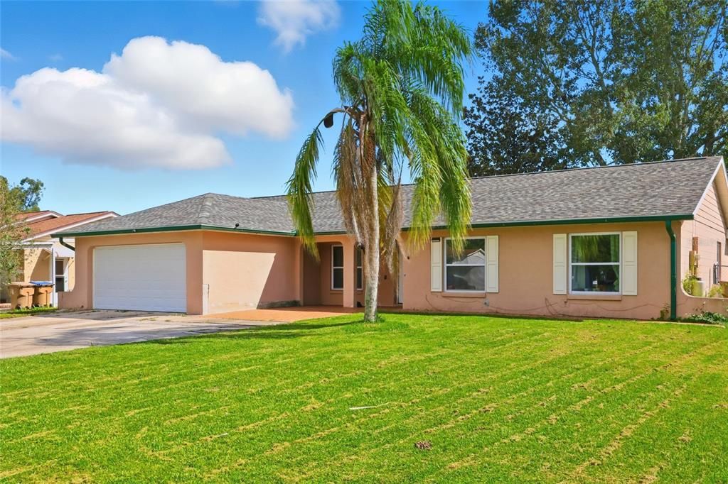 Activo con contrato: $385,000 (4 camas, 2 baños, 1775 Pies cuadrados)