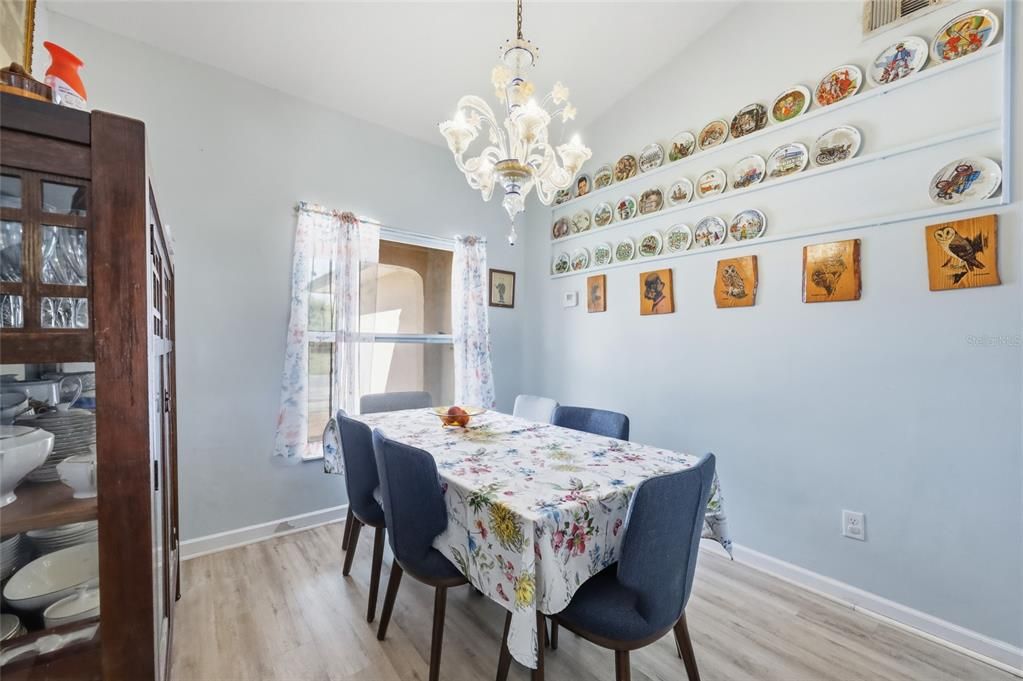 Activo con contrato: $385,000 (4 camas, 2 baños, 1775 Pies cuadrados)