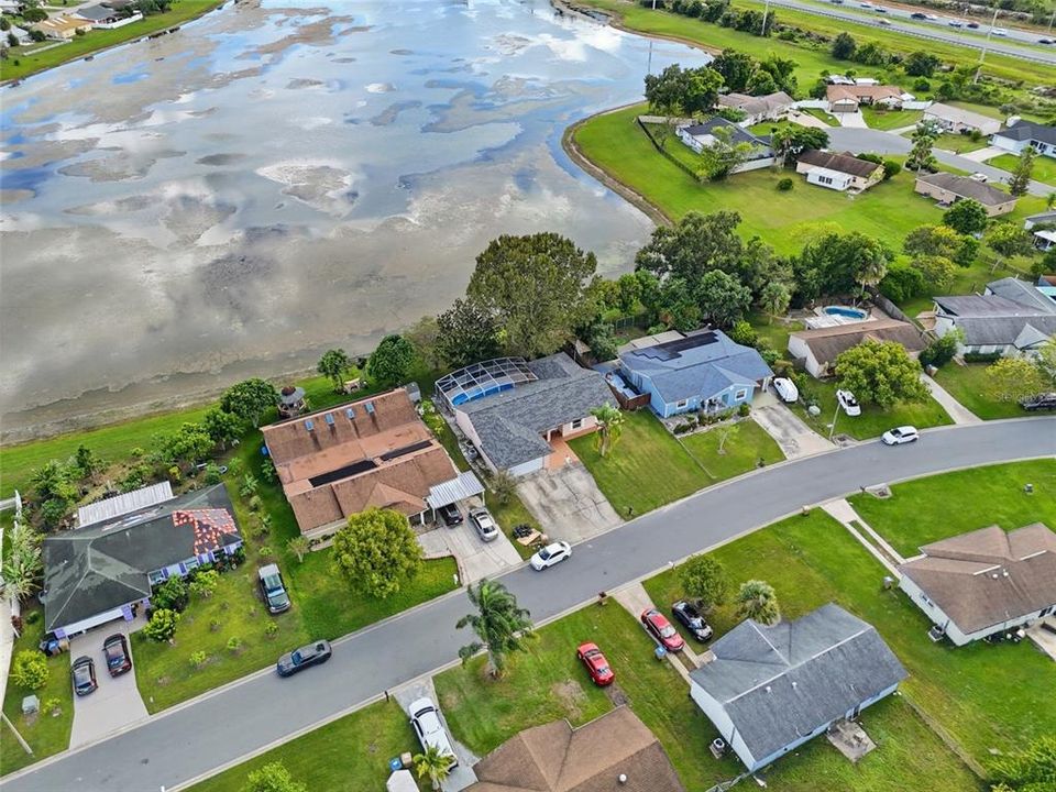 Activo con contrato: $385,000 (4 camas, 2 baños, 1775 Pies cuadrados)