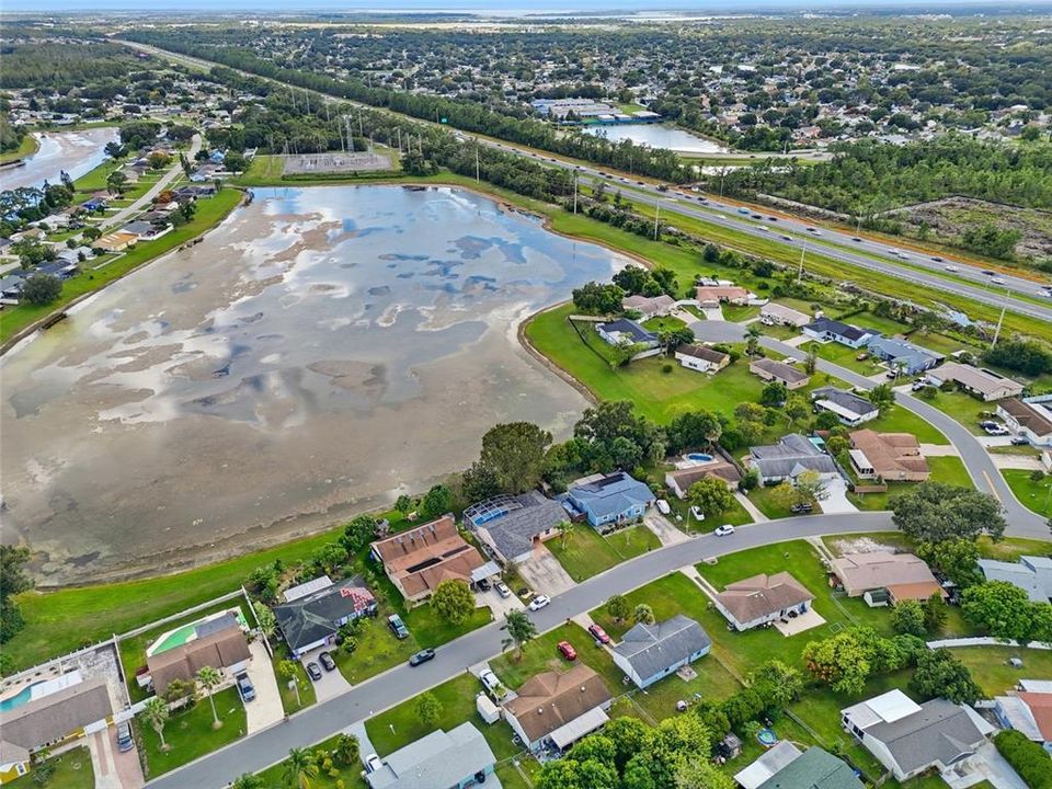 Activo con contrato: $385,000 (4 camas, 2 baños, 1775 Pies cuadrados)