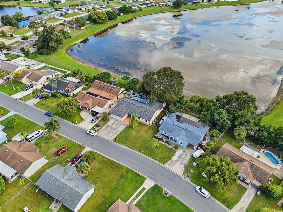 Activo con contrato: $385,000 (4 camas, 2 baños, 1775 Pies cuadrados)