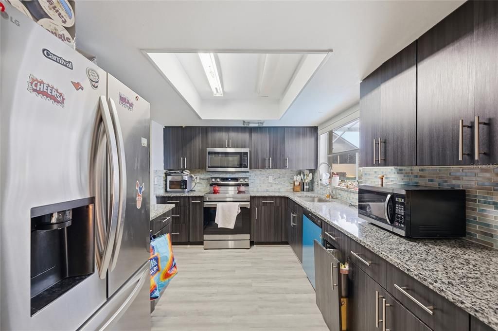 Activo con contrato: $385,000 (4 camas, 2 baños, 1775 Pies cuadrados)