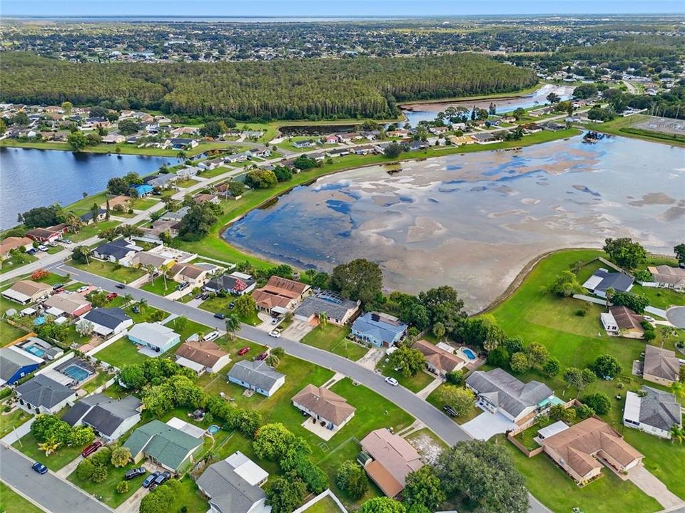 Activo con contrato: $385,000 (4 camas, 2 baños, 1775 Pies cuadrados)