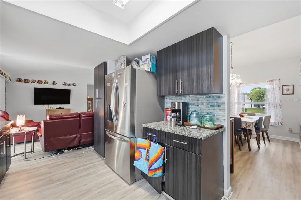 Activo con contrato: $385,000 (4 camas, 2 baños, 1775 Pies cuadrados)