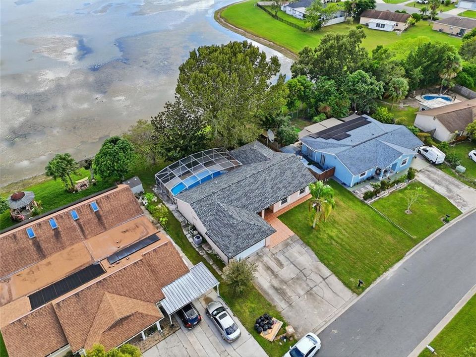 Activo con contrato: $385,000 (4 camas, 2 baños, 1775 Pies cuadrados)