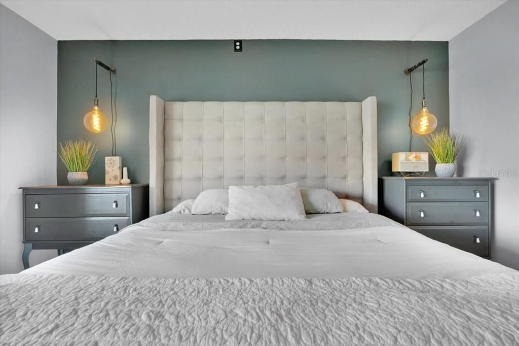 待售: $209,000 (2 贝兹, 2 浴室, 1065 平方英尺)