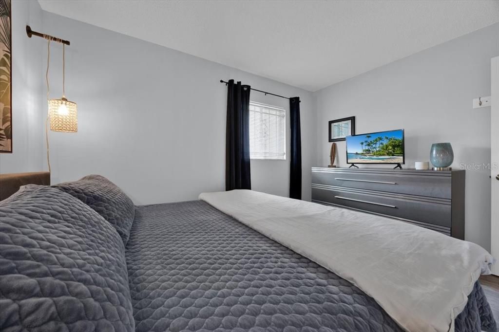 待售: $209,000 (2 贝兹, 2 浴室, 1065 平方英尺)