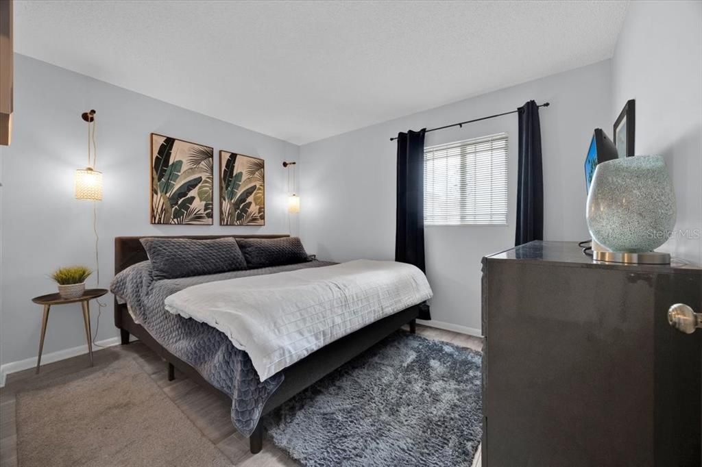 待售: $209,000 (2 贝兹, 2 浴室, 1065 平方英尺)