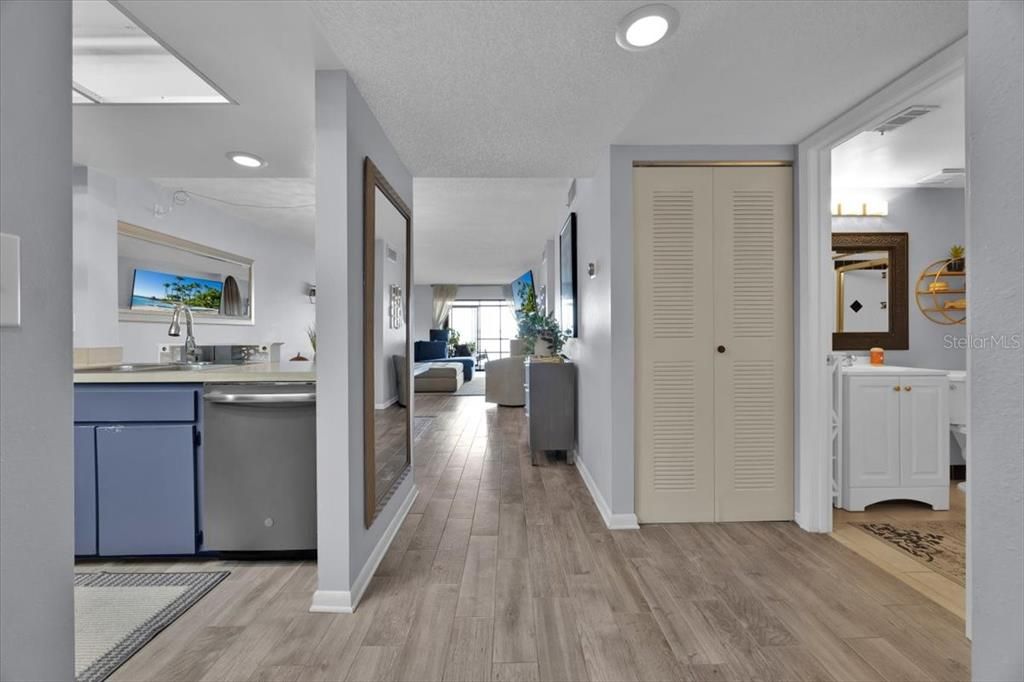 待售: $209,000 (2 贝兹, 2 浴室, 1065 平方英尺)