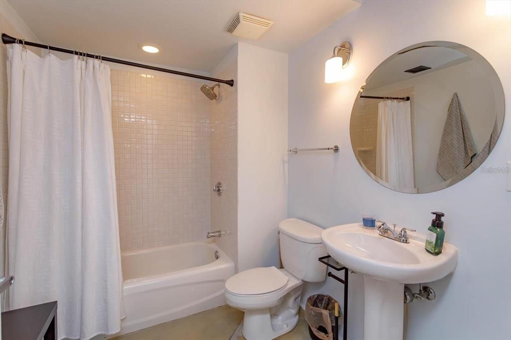 For Rent: $4,000 (3 beds, 3 baths, 1833 Square Feet)