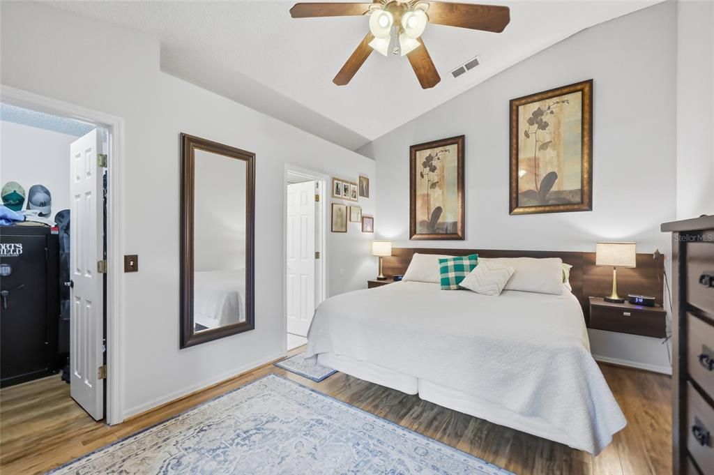 For Sale: $339,000 (4 beds, 2 baths, 1702 Square Feet)