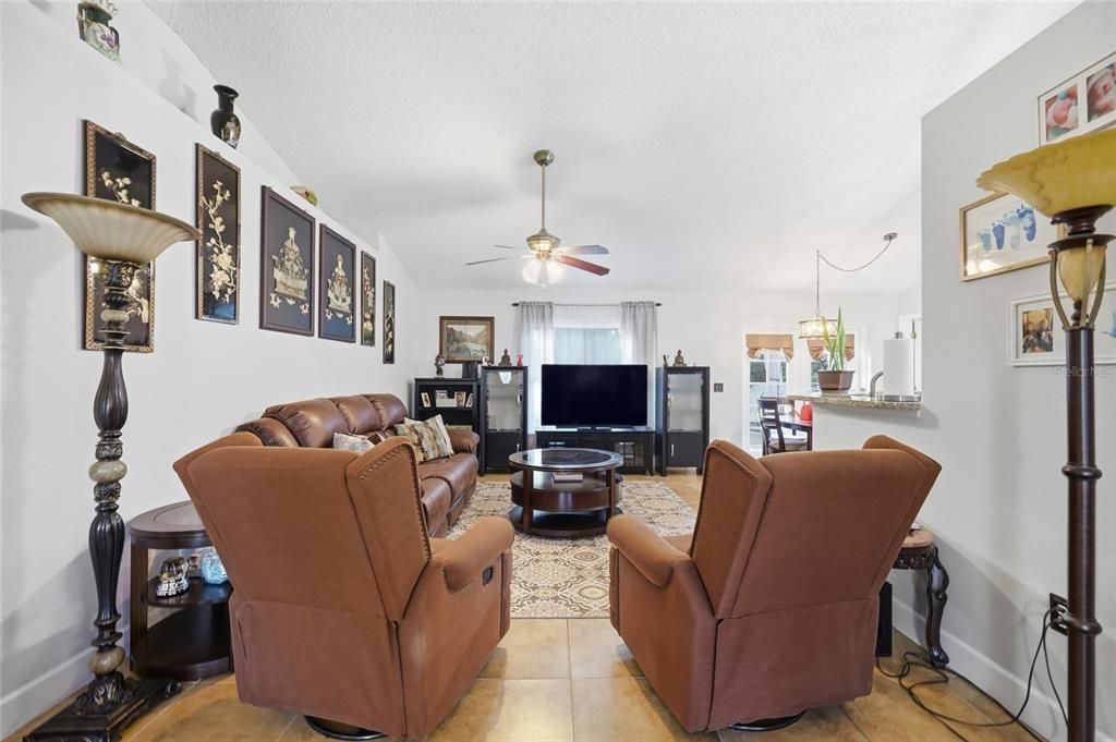 For Sale: $339,000 (4 beds, 2 baths, 1702 Square Feet)