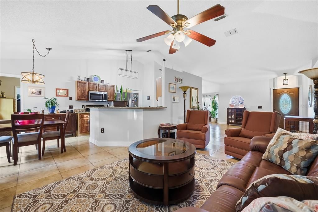 For Sale: $339,000 (4 beds, 2 baths, 1702 Square Feet)