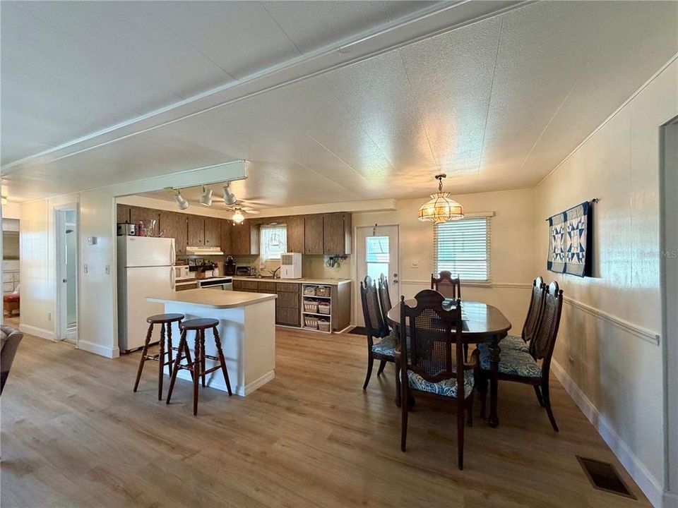 待售: $50,000 (2 贝兹, 2 浴室, 860 平方英尺)