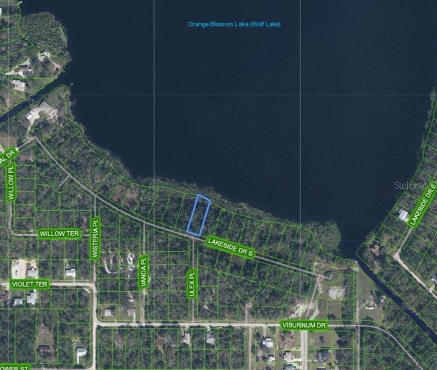 На продажу: $32,000 (0.42 acres)