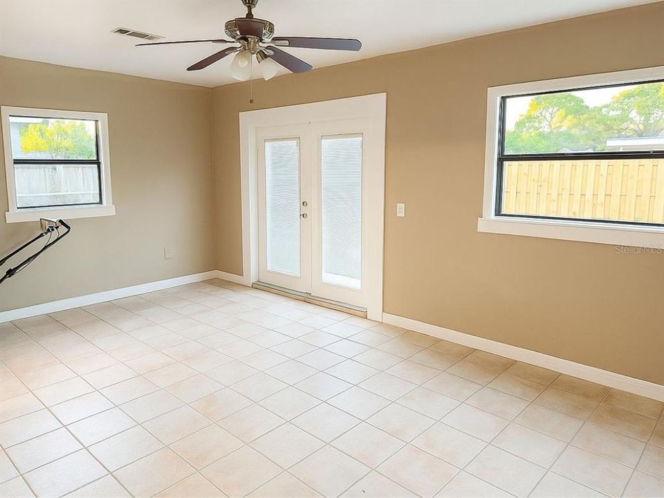 For Rent: $2,500 (5 beds, 3 baths, 1614 Square Feet)