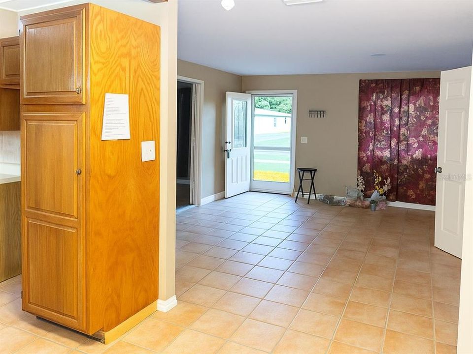 For Rent: $2,500 (5 beds, 3 baths, 1614 Square Feet)