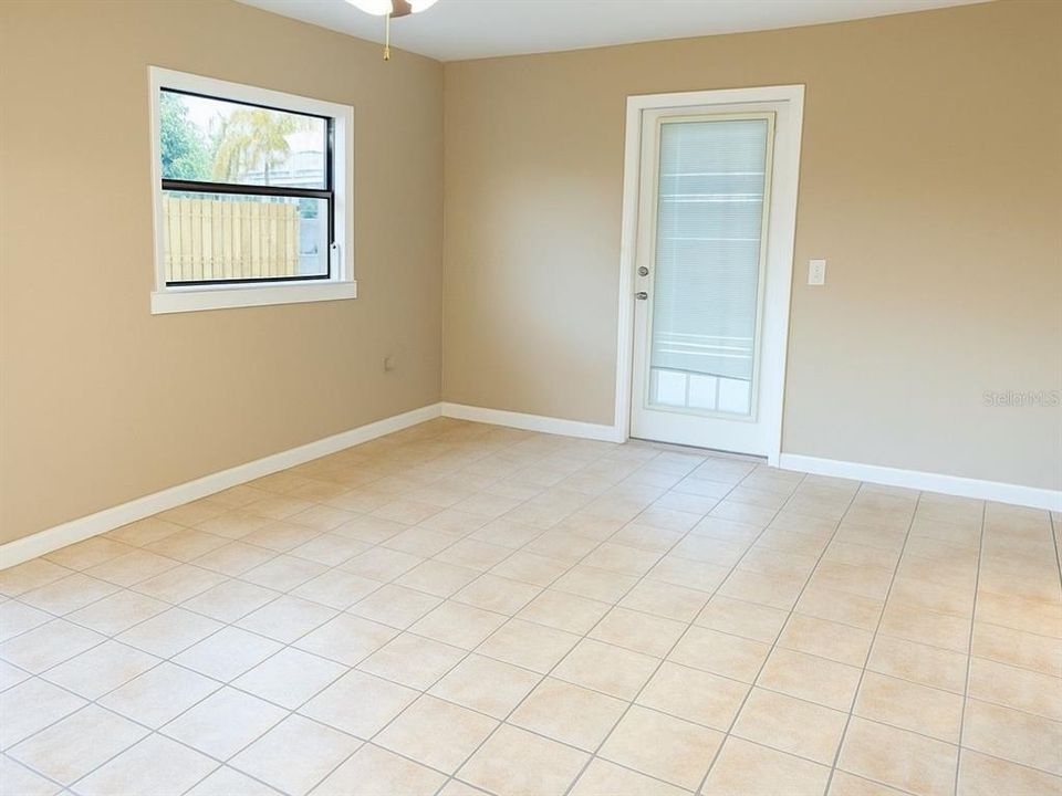 For Rent: $2,500 (5 beds, 3 baths, 1614 Square Feet)