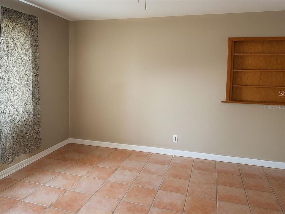 For Rent: $2,500 (5 beds, 3 baths, 1614 Square Feet)