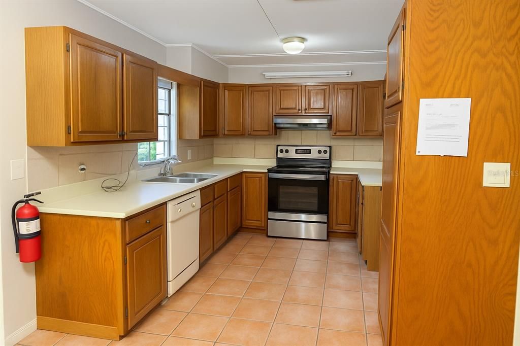 For Rent: $2,500 (5 beds, 3 baths, 1614 Square Feet)