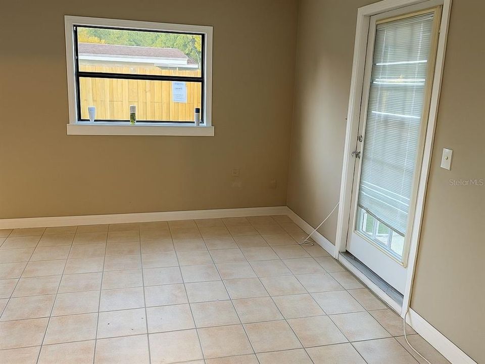 For Rent: $2,500 (5 beds, 3 baths, 1614 Square Feet)