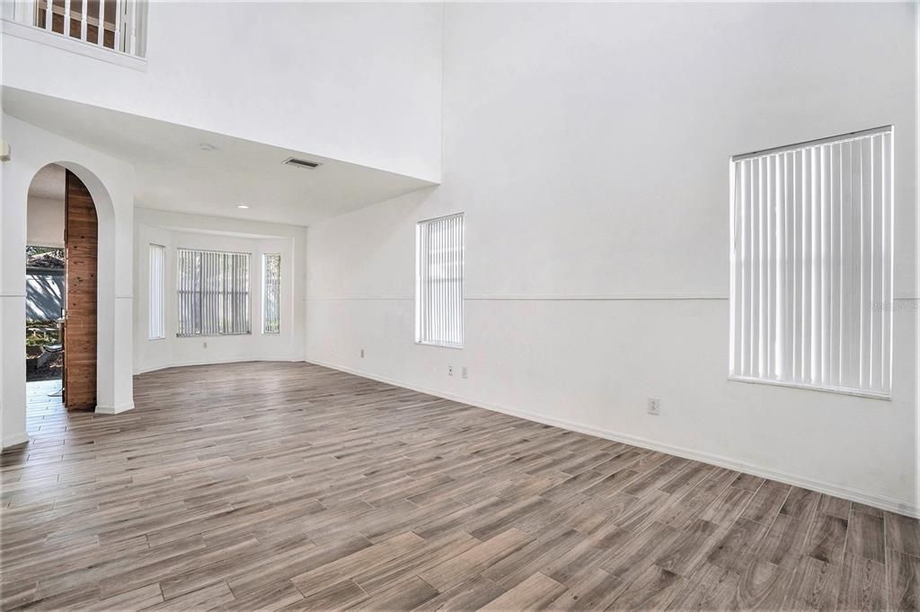 For Sale: $349,999 (4 beds, 2 baths, 1502 Square Feet)