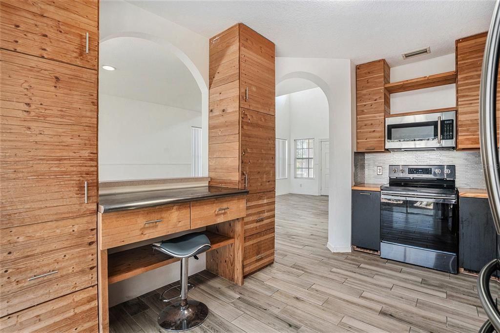 For Sale: $349,999 (4 beds, 2 baths, 1502 Square Feet)