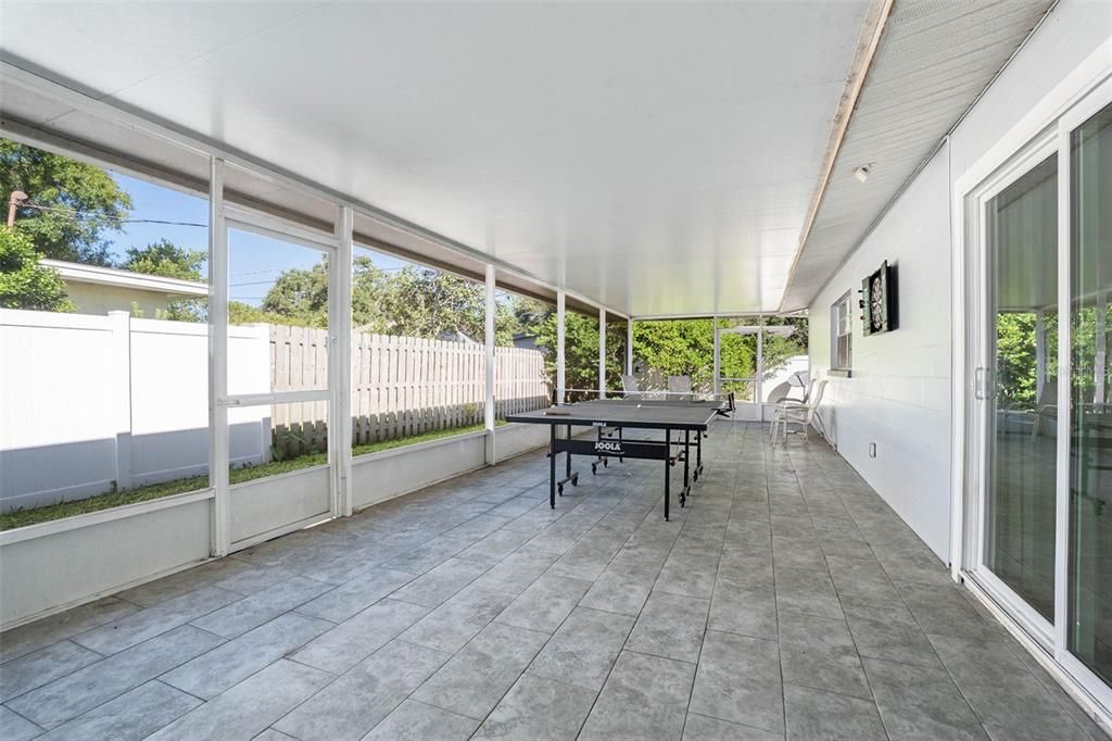 合同活跃: $599,000 (4 贝兹, 3 浴室, 2335 平方英尺)