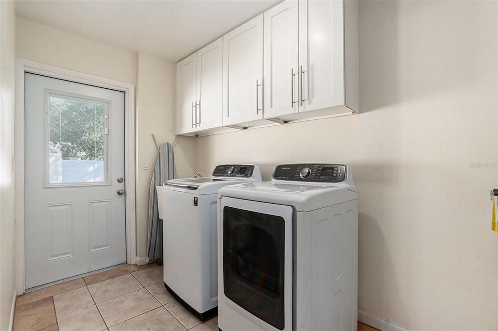 合同活跃: $599,000 (4 贝兹, 3 浴室, 2335 平方英尺)