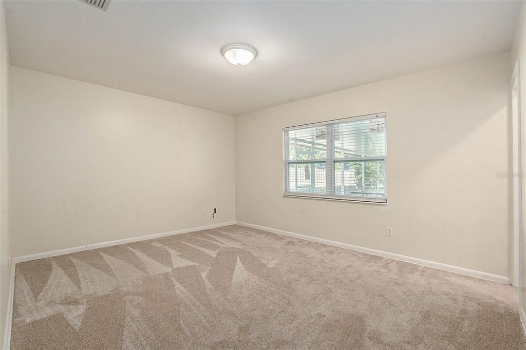 合同活跃: $599,000 (4 贝兹, 3 浴室, 2335 平方英尺)