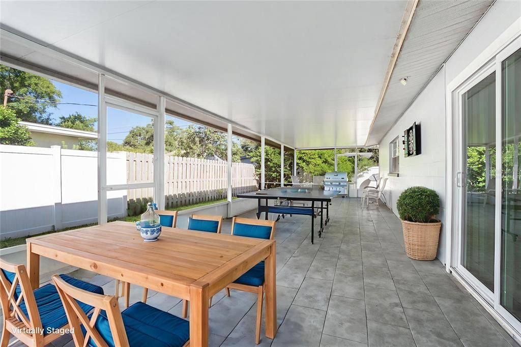 合同活跃: $599,000 (4 贝兹, 3 浴室, 2335 平方英尺)