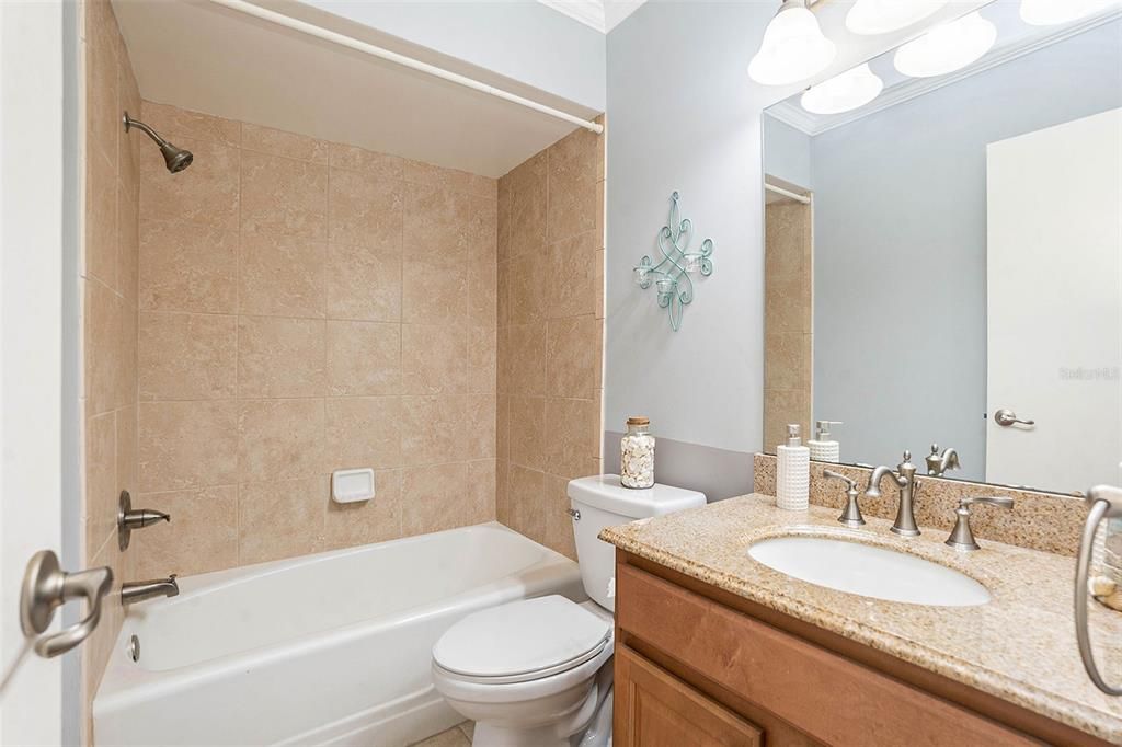 合同活跃: $599,000 (4 贝兹, 3 浴室, 2335 平方英尺)