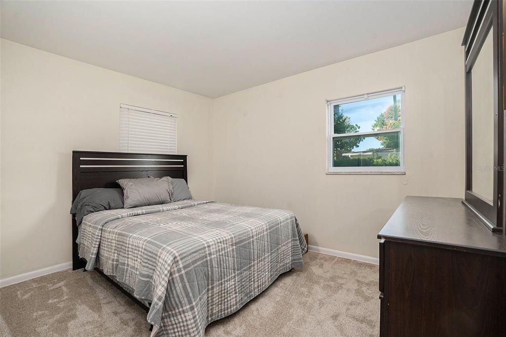 合同活跃: $599,000 (4 贝兹, 3 浴室, 2335 平方英尺)