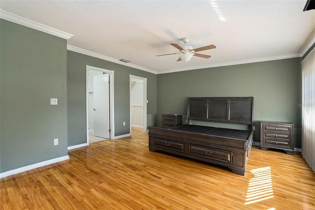 合同活跃: $599,000 (4 贝兹, 3 浴室, 2335 平方英尺)