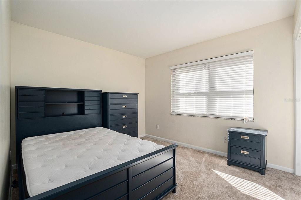 合同活跃: $599,000 (4 贝兹, 3 浴室, 2335 平方英尺)