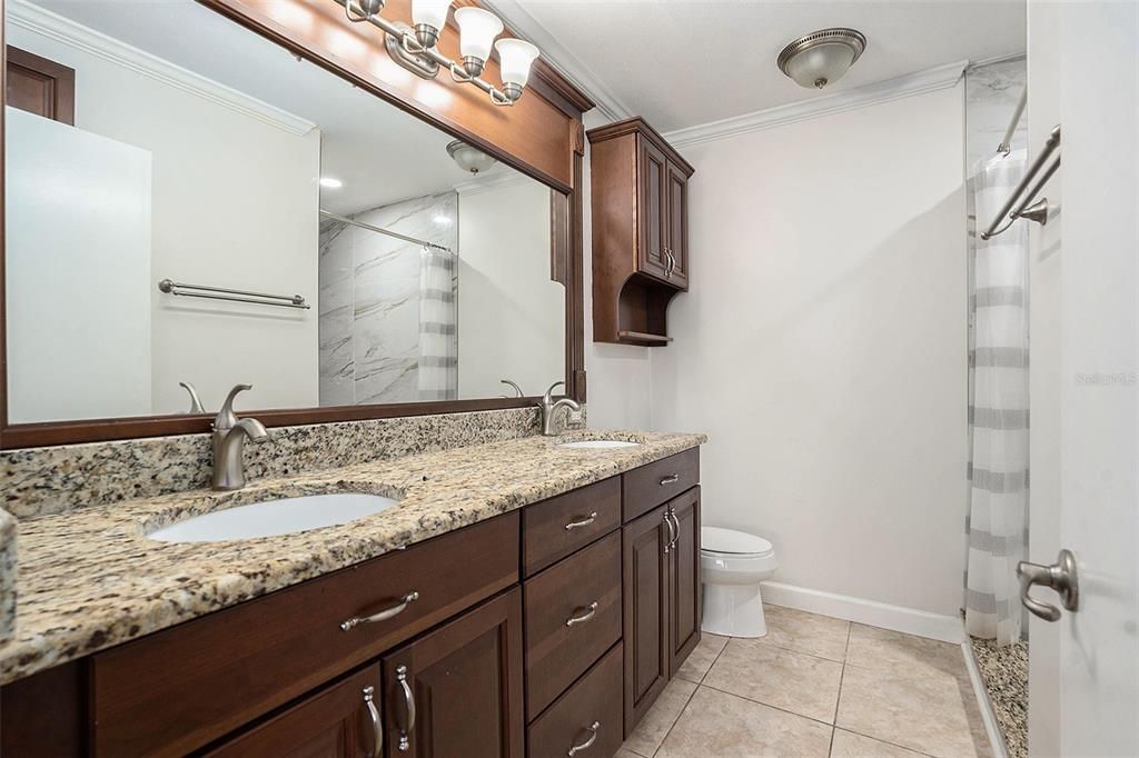 合同活跃: $599,000 (4 贝兹, 3 浴室, 2335 平方英尺)