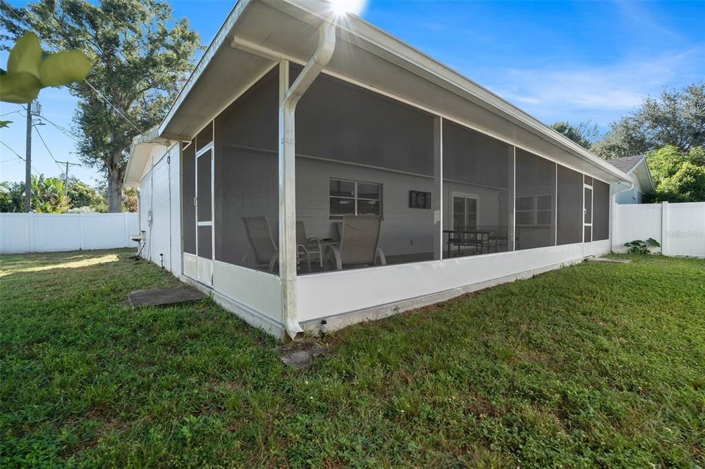 合同活跃: $599,000 (4 贝兹, 3 浴室, 2335 平方英尺)