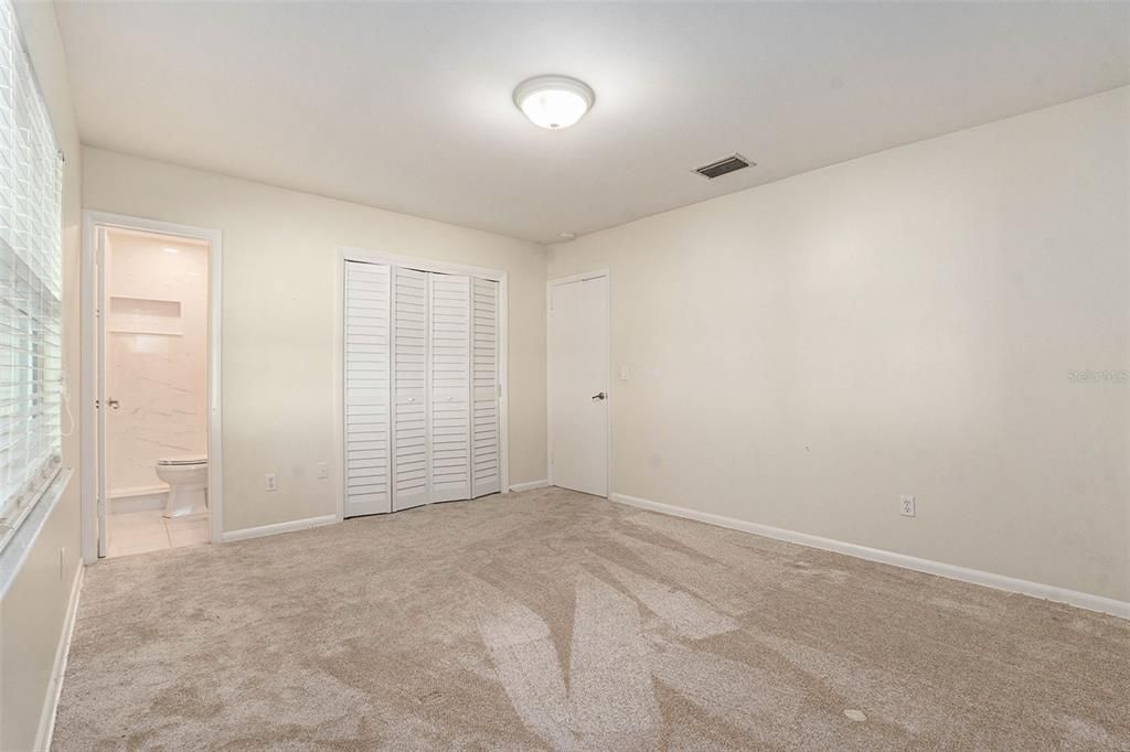 合同活跃: $599,000 (4 贝兹, 3 浴室, 2335 平方英尺)