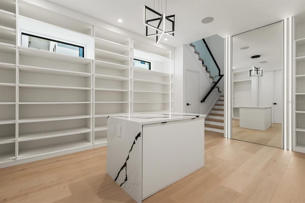 For Sale: $5,499,999 (6 beds, 6 baths, 6816 Square Feet)