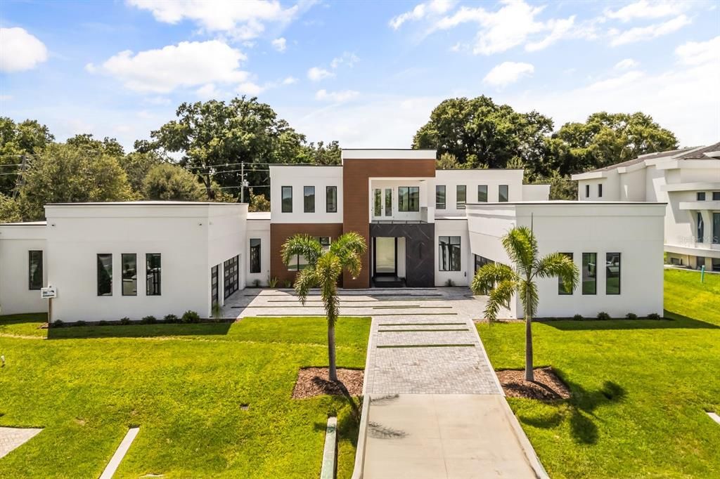 For Sale: $5,499,999 (6 beds, 6 baths, 6816 Square Feet)