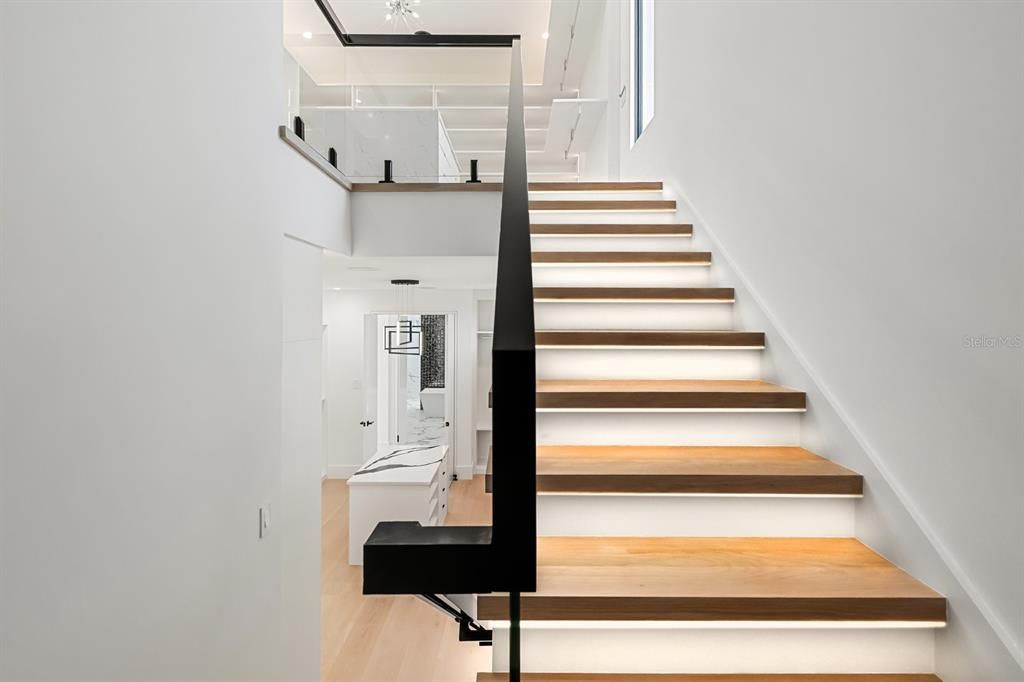 For Sale: $5,499,999 (6 beds, 6 baths, 6816 Square Feet)