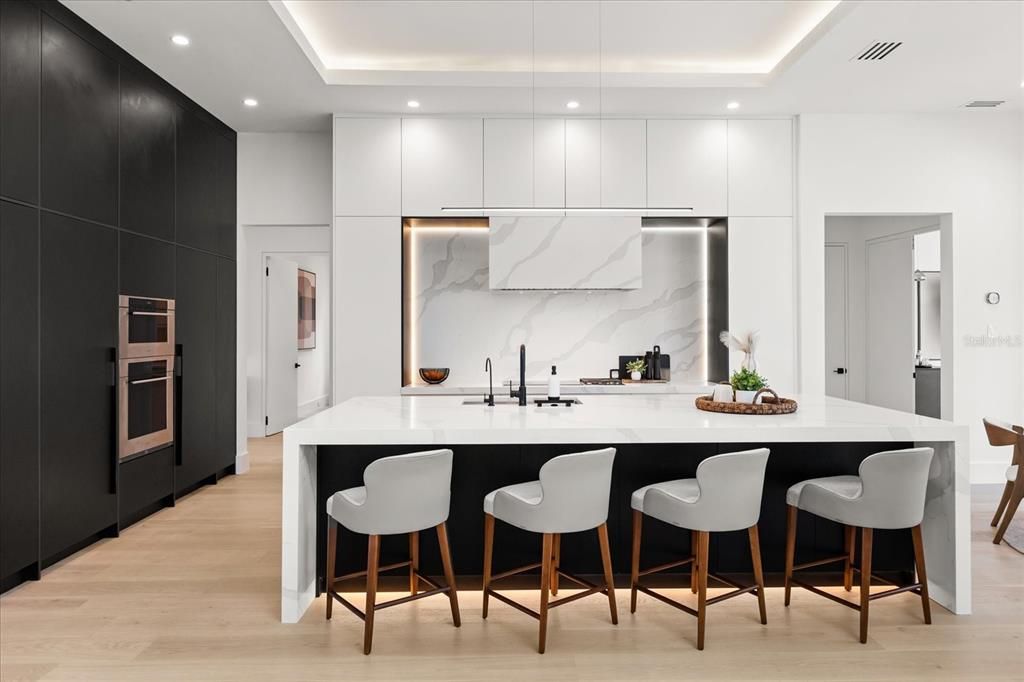 For Sale: $5,499,999 (6 beds, 6 baths, 6816 Square Feet)