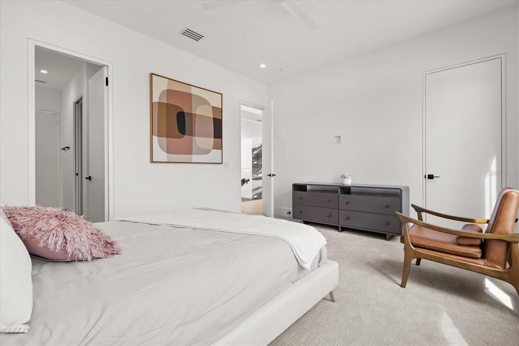 For Sale: $5,499,999 (6 beds, 6 baths, 6816 Square Feet)