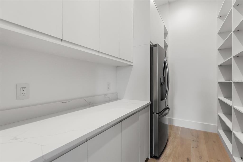 For Sale: $5,499,999 (6 beds, 6 baths, 6816 Square Feet)