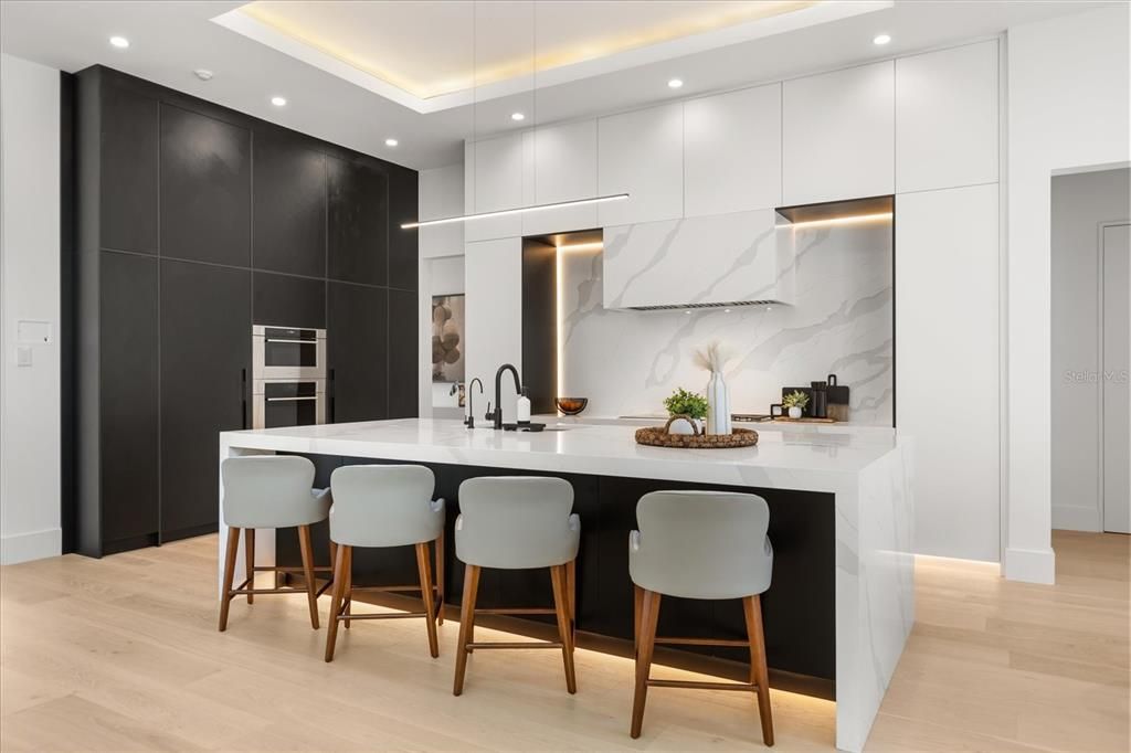 For Sale: $5,499,999 (6 beds, 6 baths, 6816 Square Feet)