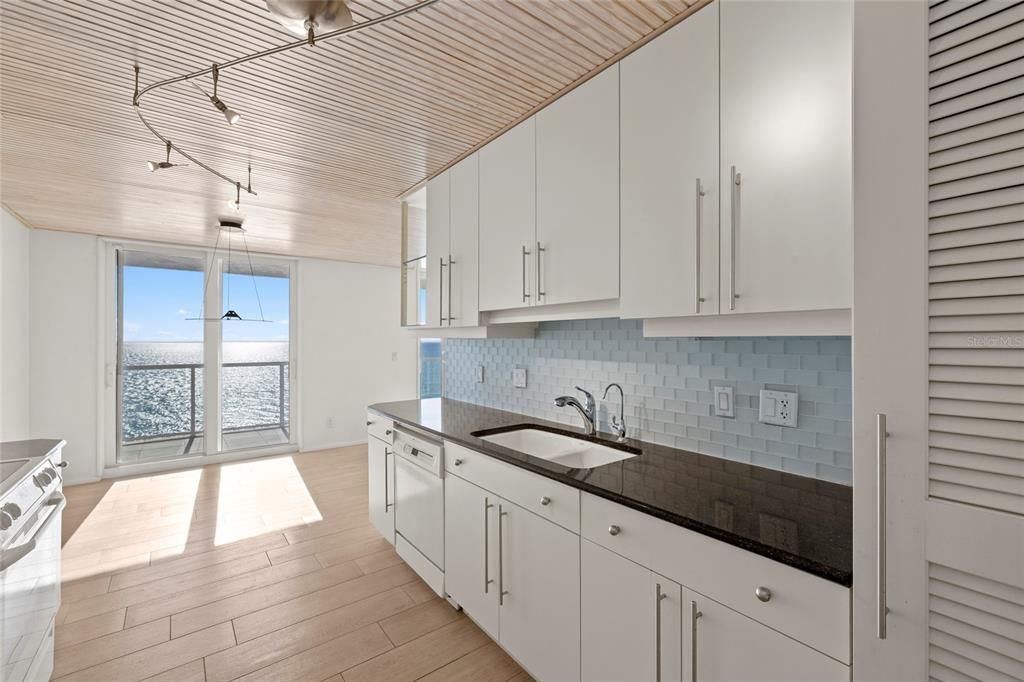 For Sale: $1,699,000 (2 beds, 2 baths, 1470 Square Feet)