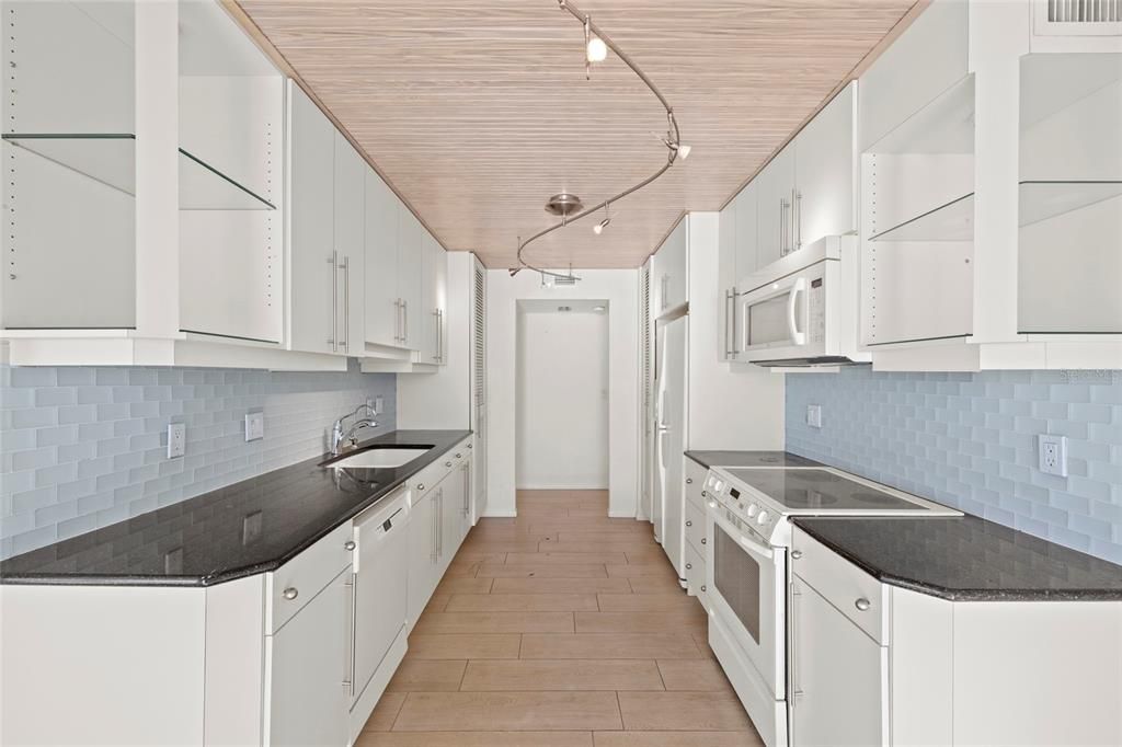 For Sale: $1,699,000 (2 beds, 2 baths, 1470 Square Feet)